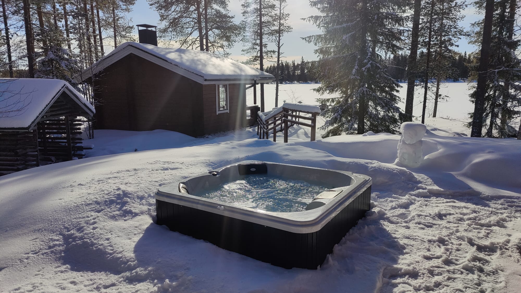 Mökki Tikka : une maison privée au bord du lac en Laponie