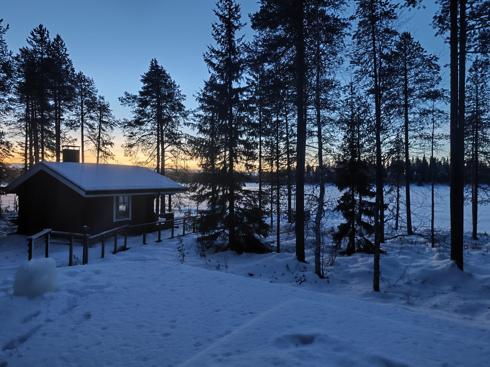 Mökki Tikka : une maison privée au bord du lac en Laponie